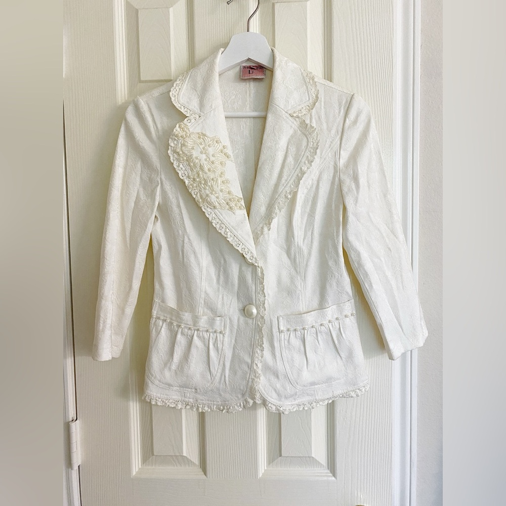 Elegant White Lace Women's Jacket